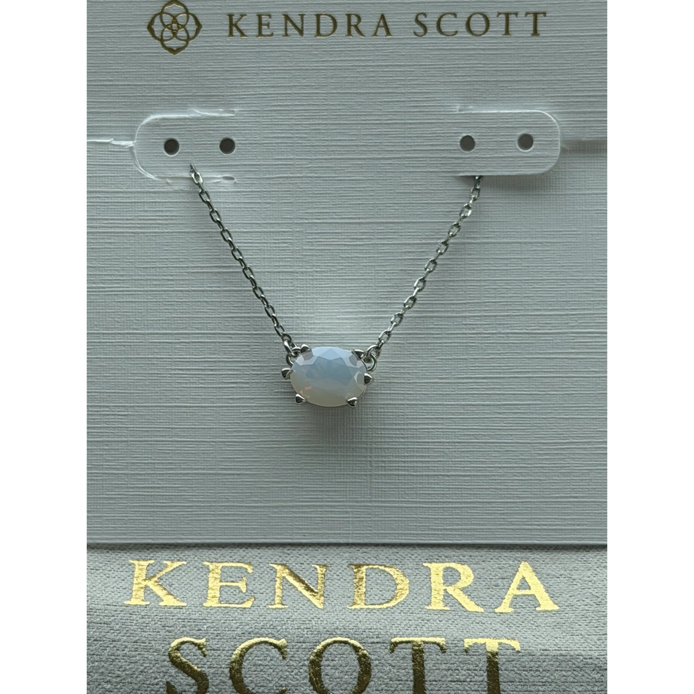 Kendra Scott necklace
